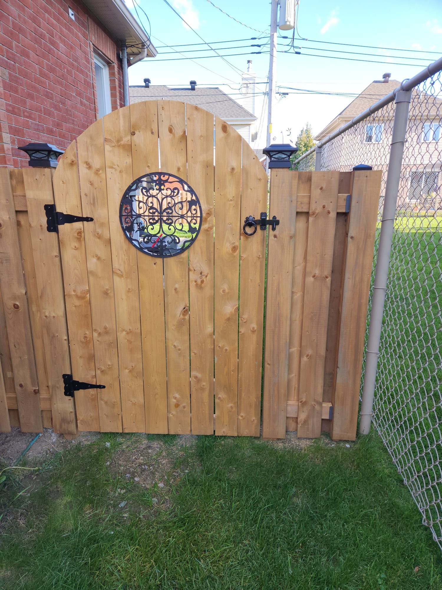 A Secure Back Yard With Elegance